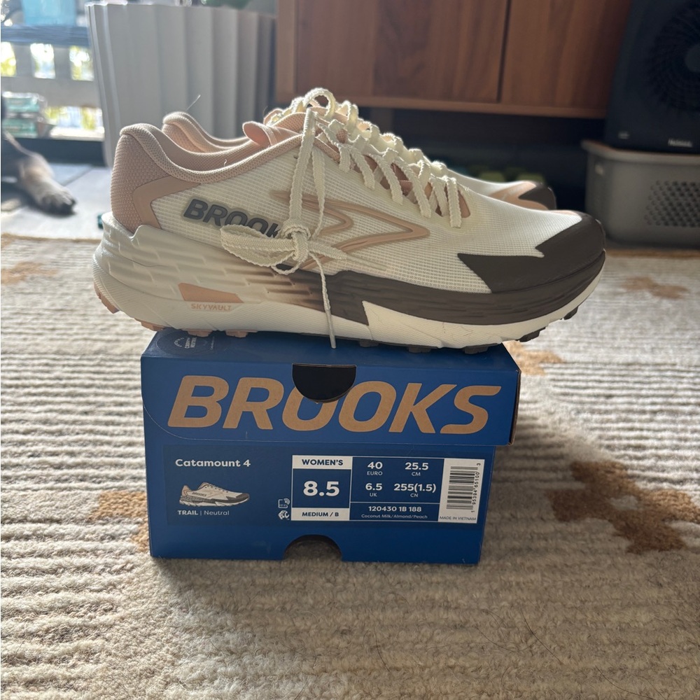Brooks Catamount 4 Women's trail shoes size 8.5 NIB